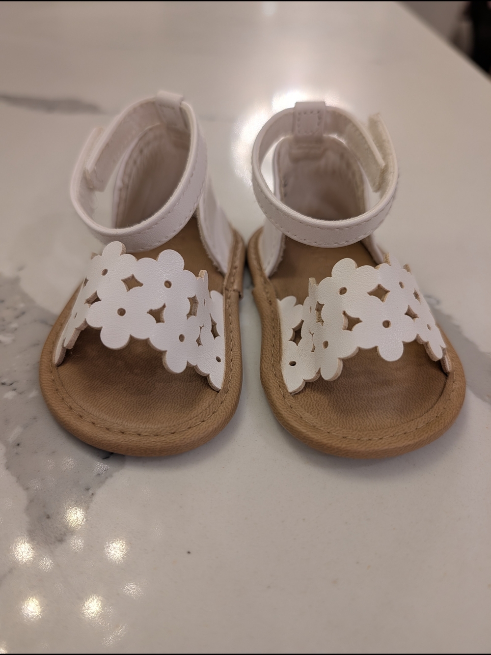Old Navy Baby Girls White Floral Strap Sandals 6-12m